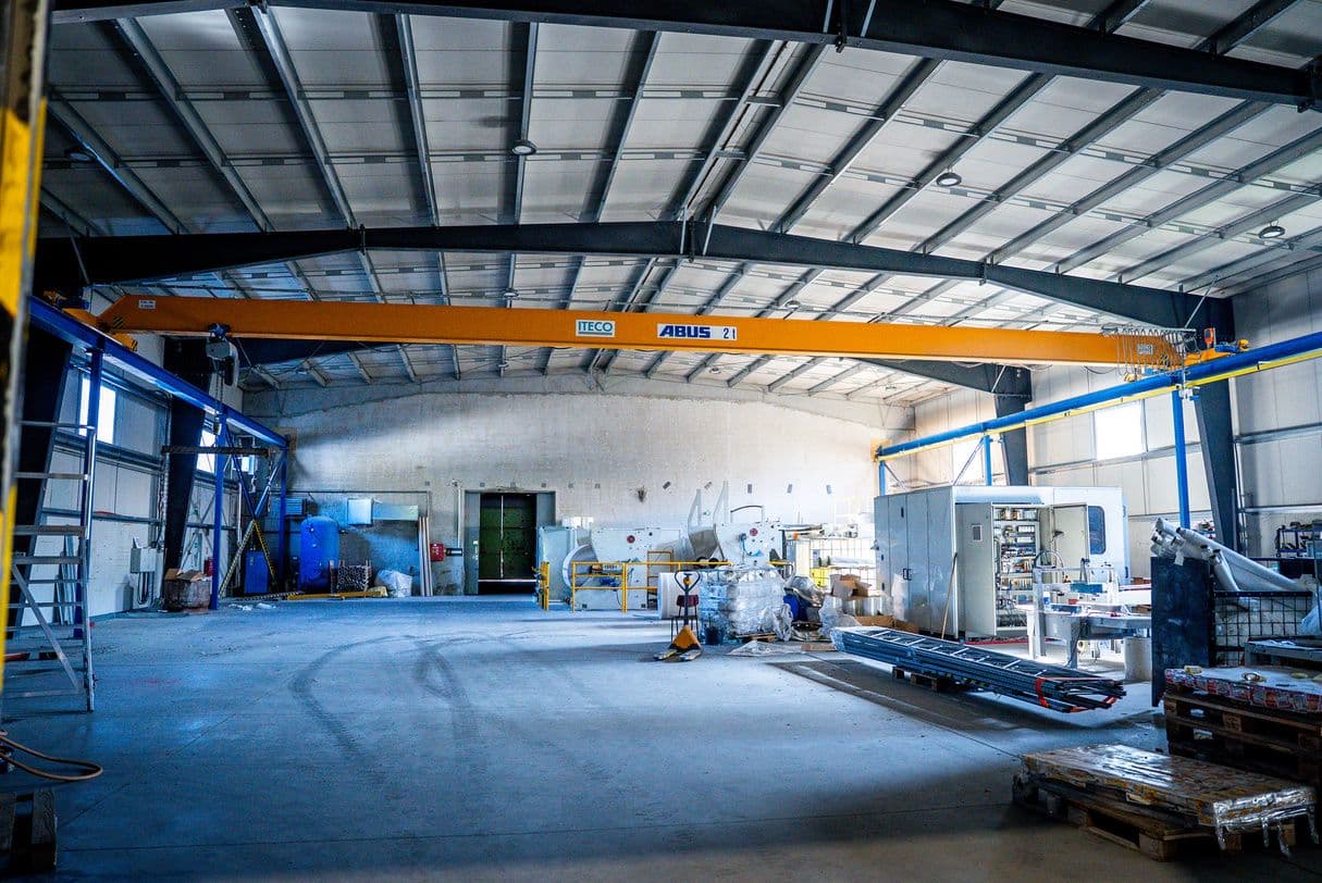 CR Park operational hall — 8,600 m² with overhead crane infrastructure
